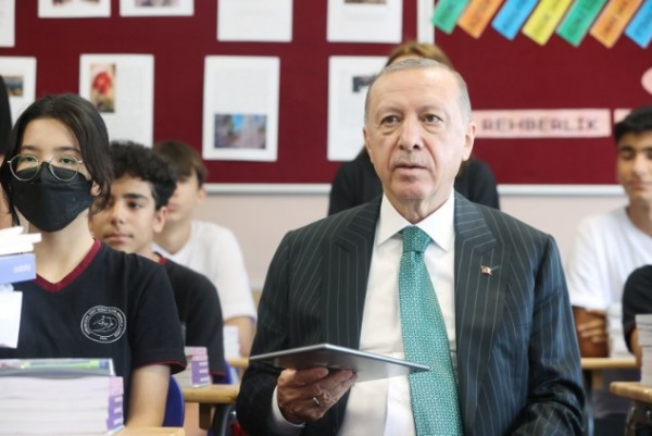 Başkan Erdoğan Sancaktepe'de öğrencilerle bir araya geldi! '100 kişilik okullar vardı'